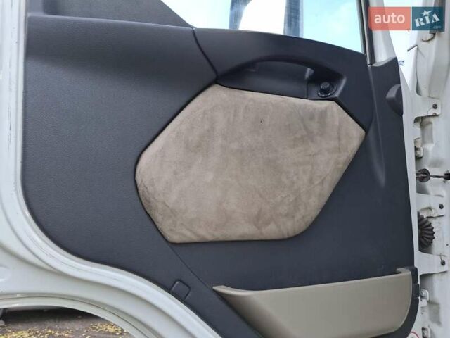 Белый Рено Премиум, объемом двигателя 10.8 л и пробегом 937 тыс. км за 11000 $, фото 5 на Automoto.ua