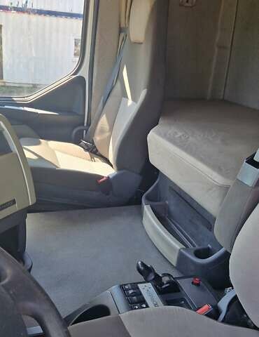 Белый Рено Премиум, объемом двигателя 10.84 л и пробегом 718 тыс. км за 13600 $, фото 3 на Automoto.ua