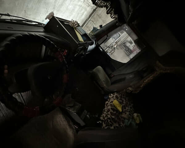 Красный Рено Премиум, объемом двигателя 13 л и пробегом 800 тыс. км за 13000 $, фото 6 на Automoto.ua