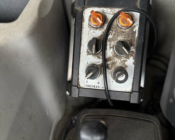 Червоний Рено Преміум, об'ємом двигуна 7.15 л та пробігом 315 тис. км за 70978 $, фото 12 на Automoto.ua