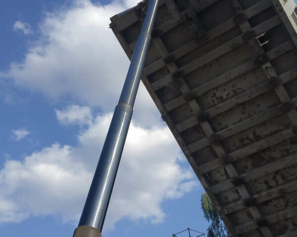 Красный Рено Премиум, объемом двигателя 10.8 л и пробегом 930 тыс. км за 19900 $, фото 1 на Automoto.ua