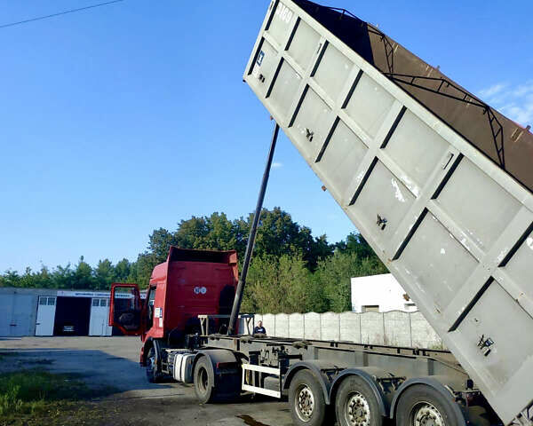 Красный Рено Премиум, объемом двигателя 10.8 л и пробегом 930 тыс. км за 19900 $, фото 2 на Automoto.ua