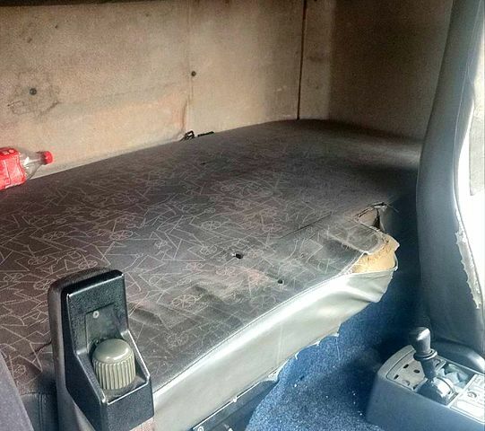 Рено Премиум, объемом двигателя 11.1 л и пробегом 650 тыс. км за 6000 $, фото 6 на Automoto.ua