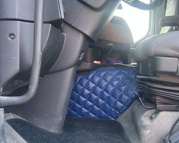 Серый Рено Премиум, объемом двигателя 0 л и пробегом 900 тыс. км за 10500 $, фото 34 на Automoto.ua