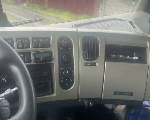 Синий Рено Премиум, объемом двигателя 10.8 л и пробегом 1000 тыс. км за 8000 $, фото 1 на Automoto.ua