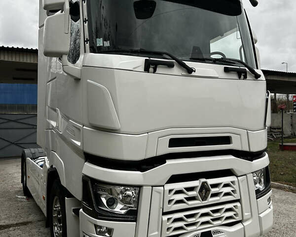 Белый Рено Range T, объемом двигателя 12.78 л и пробегом 1 тыс. км за 29900 $, фото 2 на Automoto.ua