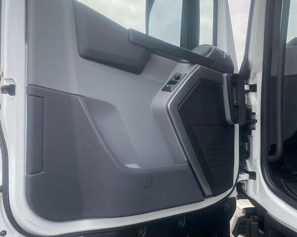 Білий Рено Range T, об'ємом двигуна 0 л та пробігом 687 тис. км за 26157 $, фото 13 на Automoto.ua