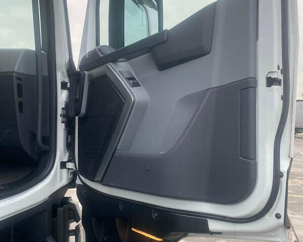 Білий Рено Range T, об'ємом двигуна 0 л та пробігом 687 тис. км за 26157 $, фото 14 на Automoto.ua