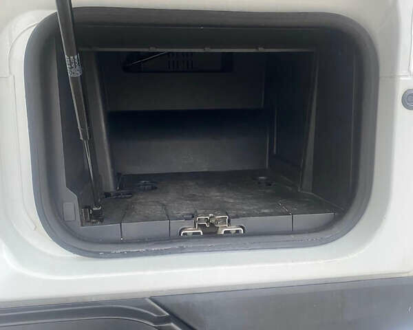 Білий Рено Range T, об'ємом двигуна 0 л та пробігом 687 тис. км за 26157 $, фото 12 на Automoto.ua