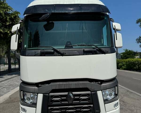 Белый Рено Range T, объемом двигателя 10.8 л и пробегом 900 тыс. км за 23999 $, фото 1 на Automoto.ua