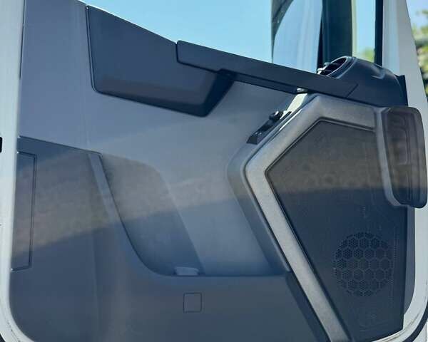 Белый Рено Range T, объемом двигателя 10.8 л и пробегом 900 тыс. км за 23999 $, фото 10 на Automoto.ua