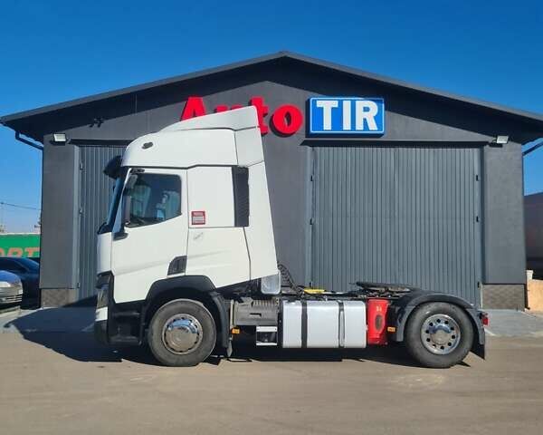 Белый Рено Range T, объемом двигателя 10.8 л и пробегом 740 тыс. км за 28000 $, фото 27 на Automoto.ua