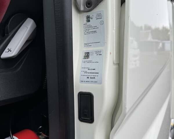 Білий Рено Range T, об'ємом двигуна 10.8 л та пробігом 804 тис. км за 23000 $, фото 12 на Automoto.ua