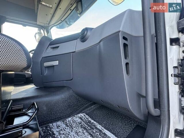 Білий Рено Range T, об'ємом двигуна 12.9 л та пробігом 910 тис. км за 25000 $, фото 64 на Automoto.ua