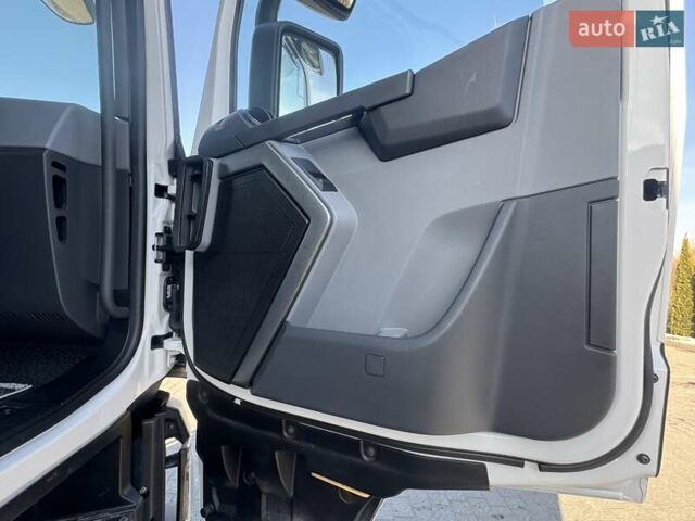 Белый Рено Range T, объемом двигателя 12.9 л и пробегом 910 тыс. км за 25000 $, фото 67 на Automoto.ua