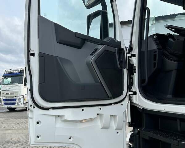 Белый Рено Range T, объемом двигателя 12.9 л и пробегом 965 тыс. км за 24500 $, фото 20 на Automoto.ua