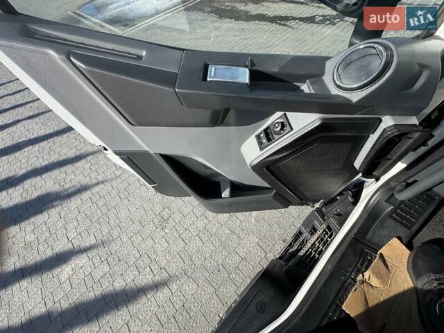 Белый Рено Range T, объемом двигателя 12.9 л и пробегом 910 тыс. км за 25000 $, фото 47 на Automoto.ua