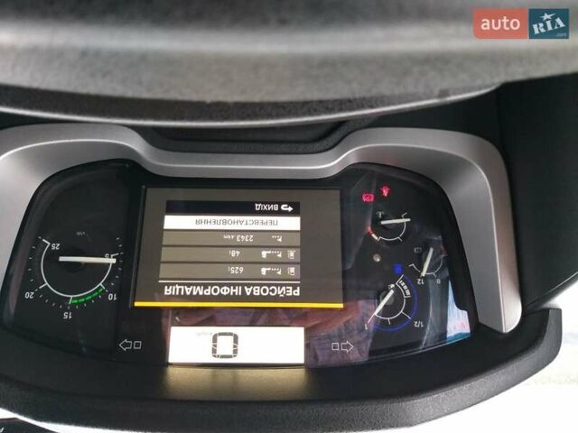 Белый Рено Range T, объемом двигателя 10.8 л и пробегом 850 тыс. км за 30500 $, фото 4 на Automoto.ua