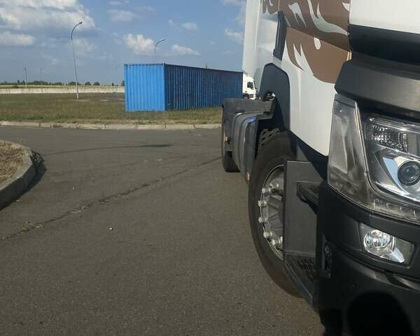 Білий Рено Range T, об'ємом двигуна 12.8 л та пробігом 906 тис. км за 17600 $, фото 6 на Automoto.ua