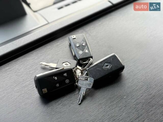 Рено Range T 2017 в Дубно на Automoto.ua Черный Рено Range T, объемом двигателя 12.9 л и пробегом 700 тыс. км за 34999 $, фото 142 на Automoto.ua