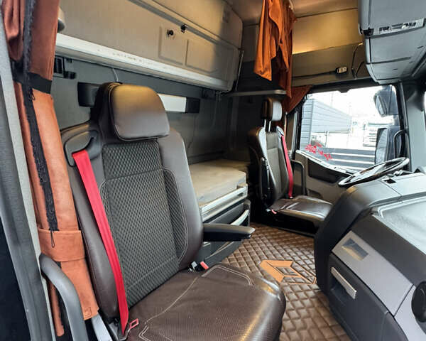Черный Рено Range T, объемом двигателя 10.8 л и пробегом 656 тыс. км за 31694 $, фото 25 на Automoto.ua