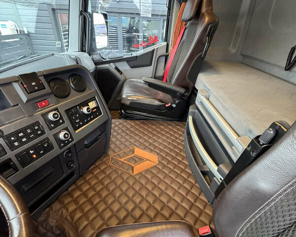Черный Рено Range T, объемом двигателя 10.8 л и пробегом 656 тыс. км за 31694 $, фото 36 на Automoto.ua