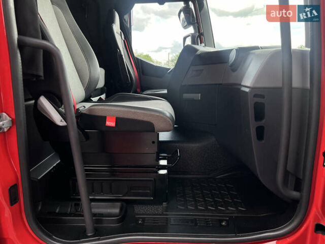 Красный Рено Range T, объемом двигателя 10.8 л и пробегом 545 тыс. км за 27796 $, фото 26 на Automoto.ua