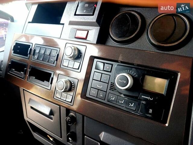 Рено Range T 2015 в Ставище на Automoto.ua Красный Рено Range T, объемом двигателя 12.78 л и пробегом 1000 тыс. км за 24800 $, фото 14 на Automoto.ua