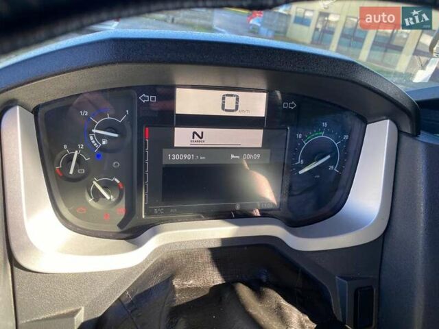 Красный Рено Range T, объемом двигателя 12.78 л и пробегом 300 тыс. км за 19800 $, фото 18 на Automoto.ua