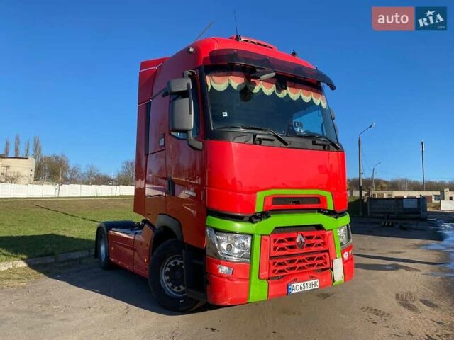 Красный Рено Range T, объемом двигателя 12.78 л и пробегом 300 тыс. км за 19800 $, фото 2 на Automoto.ua