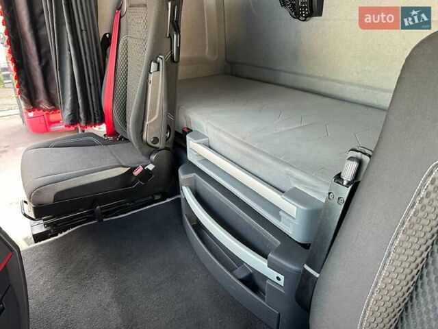 Красный Рено Range T, объемом двигателя 12.9 л и пробегом 698 тыс. км за 31900 $, фото 35 на Automoto.ua