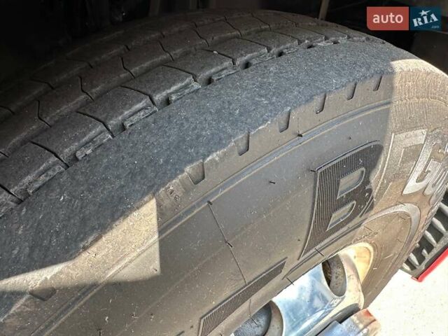 Красный Рено Range T, объемом двигателя 12.9 л и пробегом 698 тыс. км за 31900 $, фото 12 на Automoto.ua