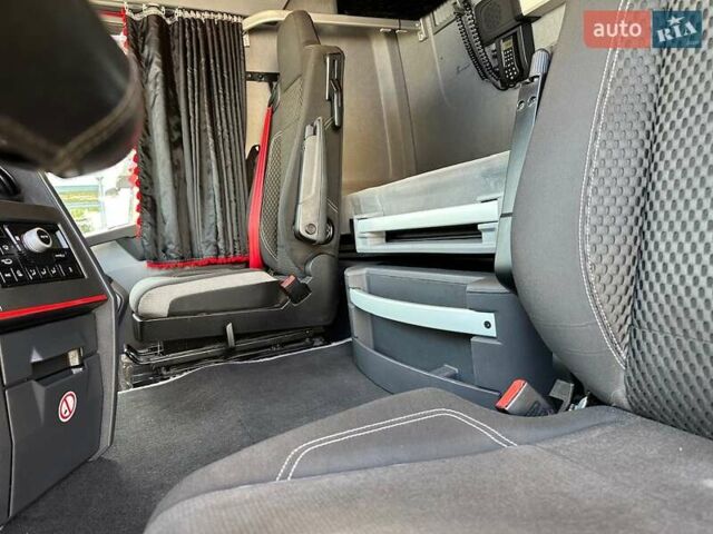 Красный Рено Range T, объемом двигателя 12.9 л и пробегом 698 тыс. км за 31900 $, фото 30 на Automoto.ua