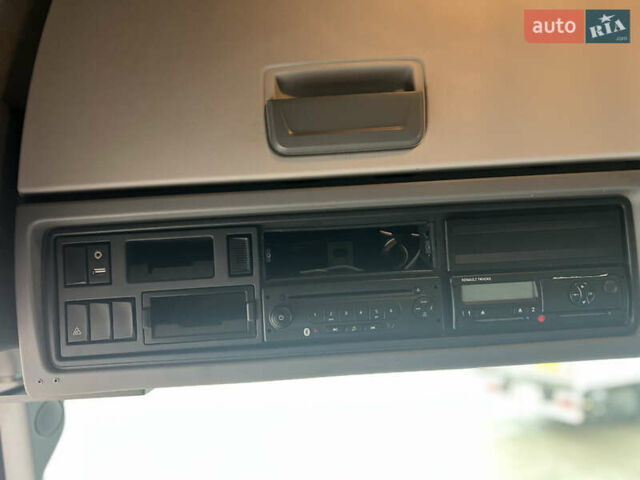 Красный Рено Range T, объемом двигателя 12.9 л и пробегом 618 тыс. км за 29900 $, фото 16 на Automoto.ua