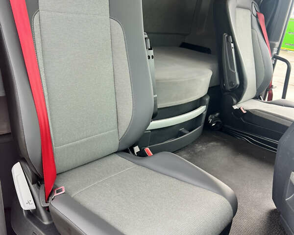 Красный Рено Range T, объемом двигателя 12.9 л и пробегом 618 тыс. км за 29900 $, фото 9 на Automoto.ua