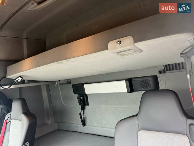 Красный Рено Range T, объемом двигателя 12.9 л и пробегом 618 тыс. км за 29900 $, фото 14 на Automoto.ua