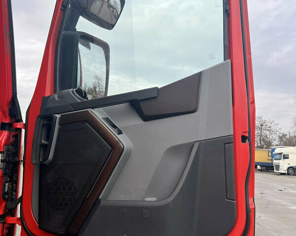 Красный Рено Range T, объемом двигателя 12.9 л и пробегом 618 тыс. км за 29900 $, фото 8 на Automoto.ua