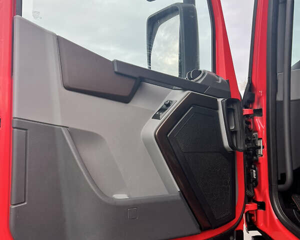 Красный Рено Range T, объемом двигателя 12.9 л и пробегом 618 тыс. км за 29900 $, фото 6 на Automoto.ua