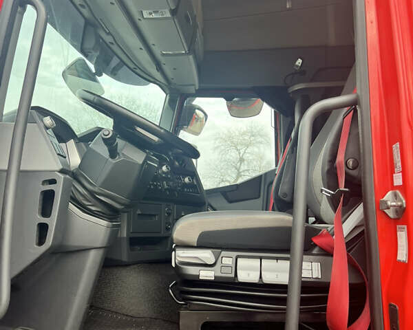 Красный Рено Range T, объемом двигателя 12.9 л и пробегом 618 тыс. км за 29900 $, фото 5 на Automoto.ua