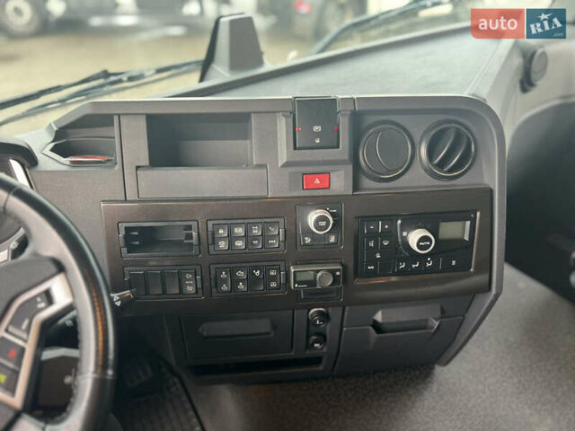 Красный Рено Range T, объемом двигателя 12.9 л и пробегом 618 тыс. км за 29900 $, фото 15 на Automoto.ua