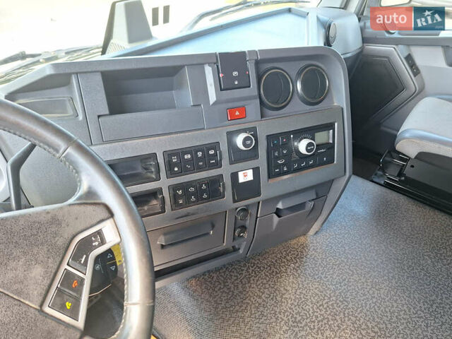 Рено Range T, объемом двигателя 12.9 л и пробегом 700 тыс. км за 27379 $, фото 7 на Automoto.ua