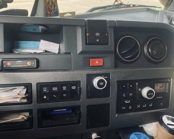 Желтый Рено Range T, объемом двигателя 10.8 л и пробегом 1 тыс. км за 28500 $, фото 24 на Automoto.ua