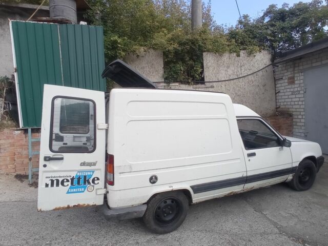 Білий Рено Рапід, об'ємом двигуна 1.4 л та пробігом 123 тис. км за 500 $, фото 9 на Automoto.ua