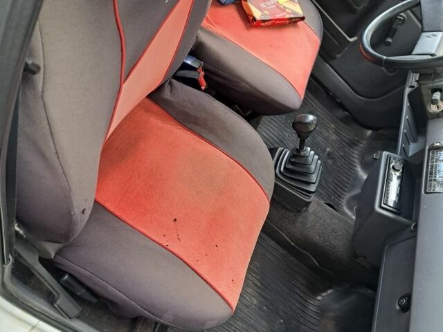 Белый Рено Рапид, объемом двигателя 0 л и пробегом 143 тыс. км за 1178 $, фото 6 на Automoto.ua