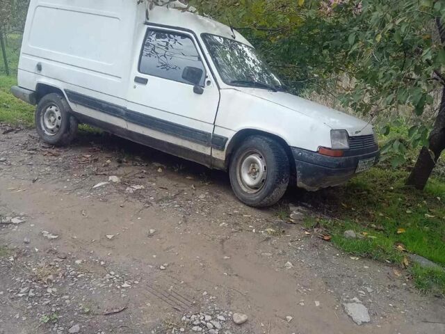 Рено Рапид 1988 в Ужгороде на Automoto.ua Белый Рено Рапид, объемом двигателя 1.4 л и пробегом 228 тыс. км за 550 $, фото 4 на Automoto.ua