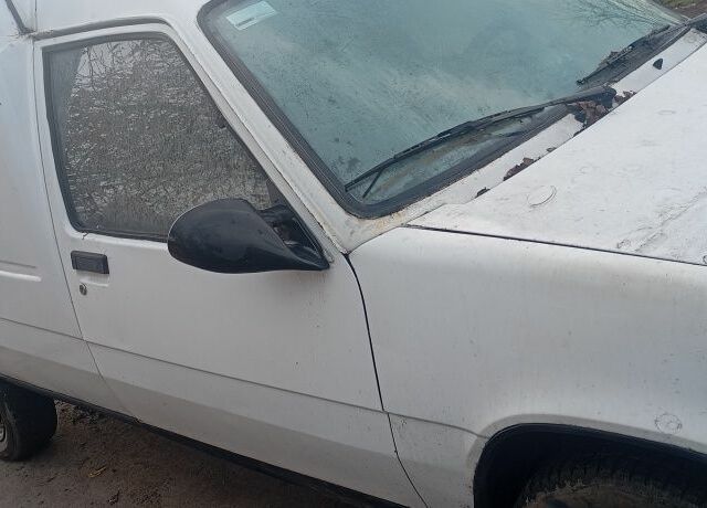 Белый Рено Рапид, объемом двигателя 1.6 л и пробегом 350 тыс. км за 1300 $, фото 2 на Automoto.ua