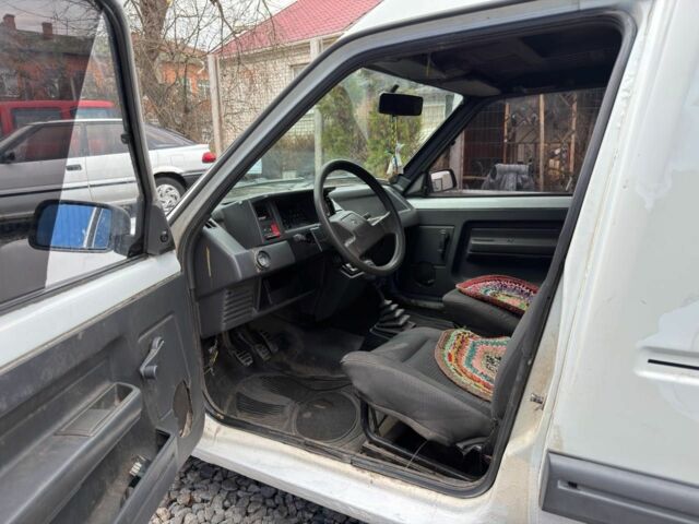 Білий Рено Рапід, об'ємом двигуна 1.6 л та пробігом 300 тис. км за 999 $, фото 10 на Automoto.ua