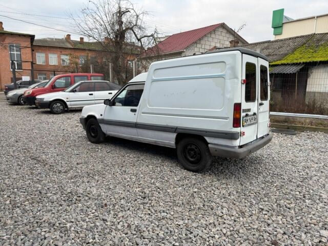 Білий Рено Рапід, об'ємом двигуна 1.6 л та пробігом 300 тис. км за 999 $, фото 8 на Automoto.ua