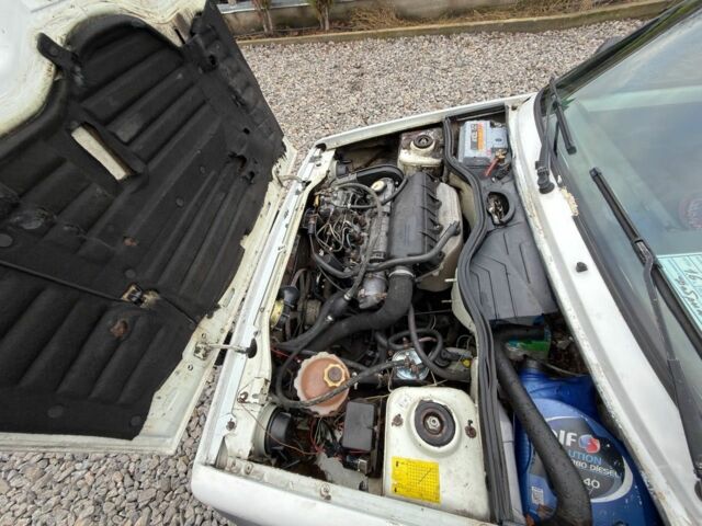 Білий Рено Рапід, об'ємом двигуна 1.6 л та пробігом 300 тис. км за 999 $, фото 16 на Automoto.ua