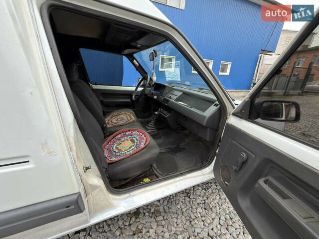 Белый Рено Рапид, объемом двигателя 1.6 л и пробегом 300 тыс. км за 999 $, фото 13 на Automoto.ua